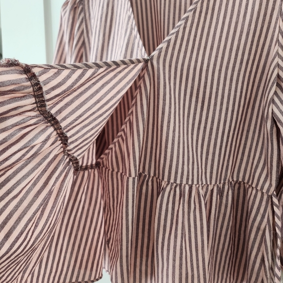 Madewell Puff Sleeve Peplum Wrap Top in Stripe Size Medium - Picture 6 of 11